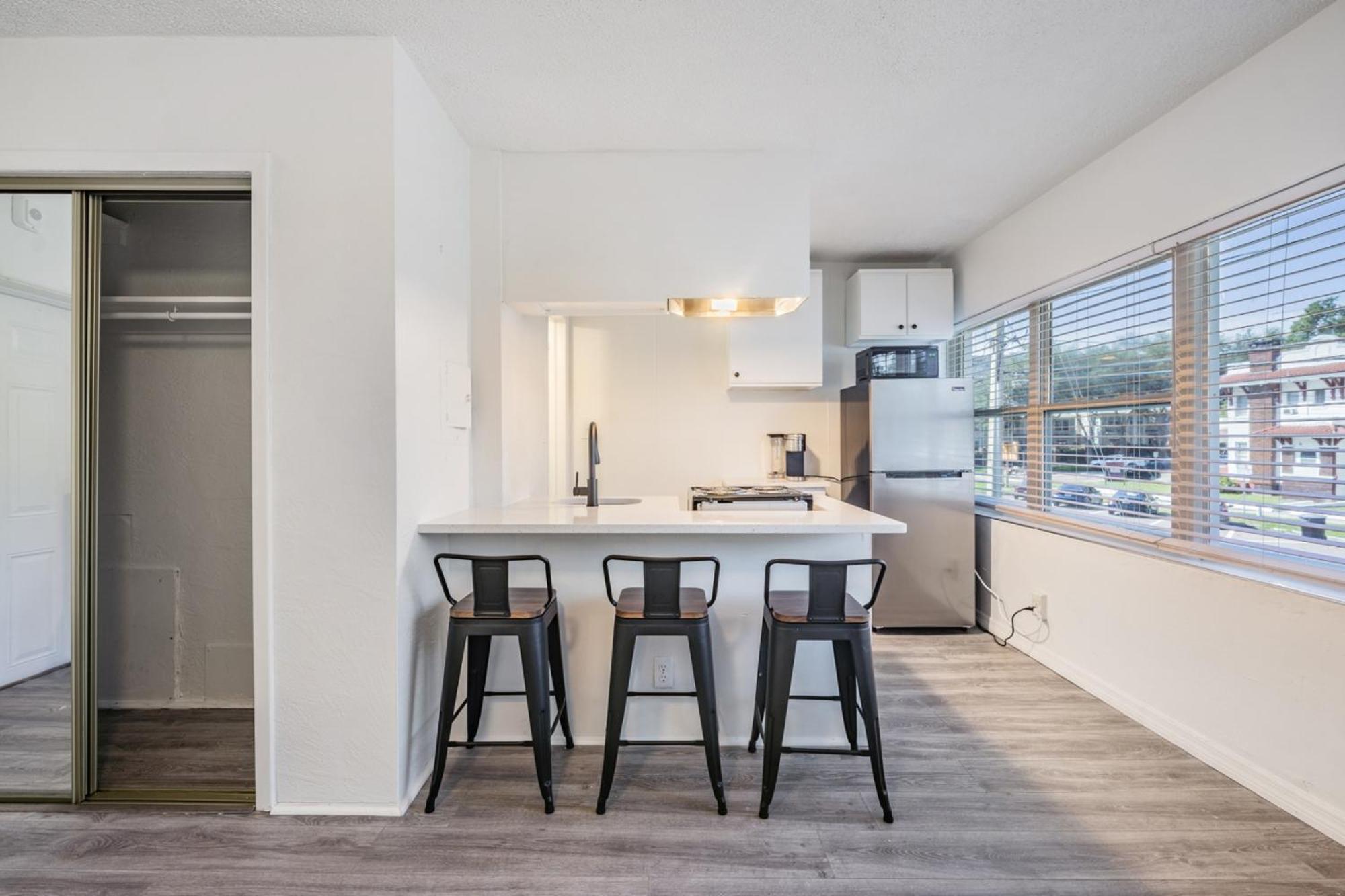 Spacious Studio Apartment Near Nightlife & Dining! St. Petersburg Esterno foto